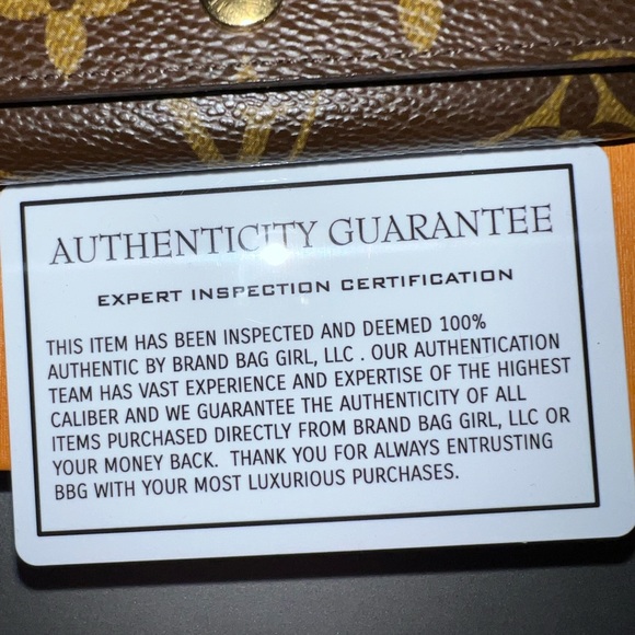 Authentic Louis Vuitton 4 key holder w/ authentication card. - Picture 9 of 10